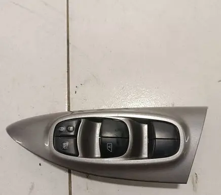 Nissan Juke I F15 Electric window control switch 254011KA0B 0502 911EBC6