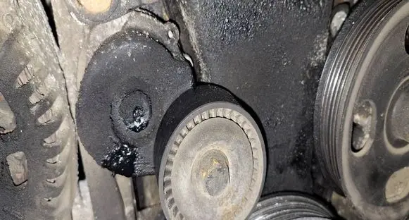 Opel Meriva A Generator/alternator belt tensioner 