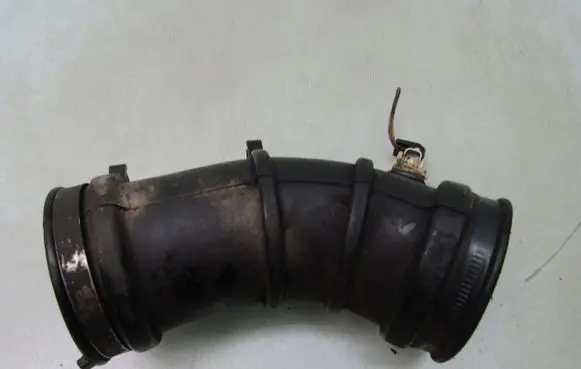 Opel Vectra B Air intake hose/pipe 90500407
