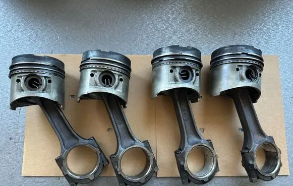 Mitsubishi Pajero Piston with connecting rod MD103307
