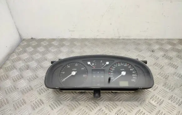 Renault Laguna II Speedometer (instrument cluster) 8200218863