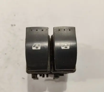 Renault Laguna II Electric window control switch 8200015085