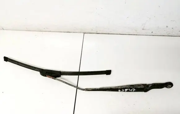 Peugeot 406 Front wiper blade arm