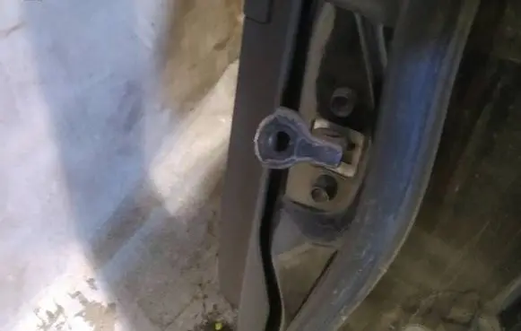 Mazda 3 II Rear door check strap stopper 