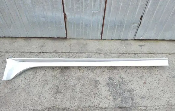 Jaguar XE Sill/side skirt trim 
