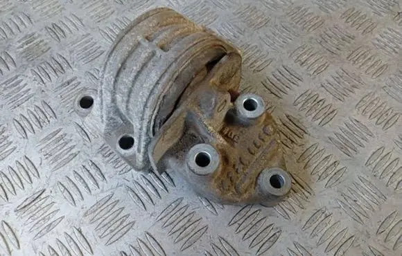Fiat Ducato Engine mounting bracket