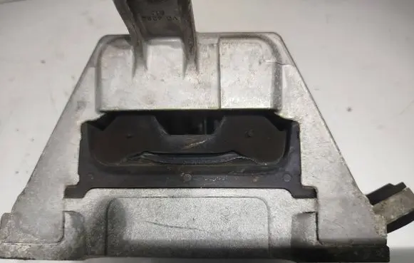 Opel Insignia A Engine mount bracket 13227715