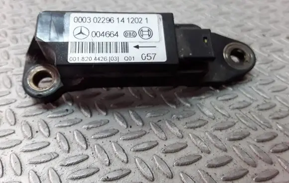 Mercedes-Benz C W203 Airbag deployment crash/impact sensor 0018204426