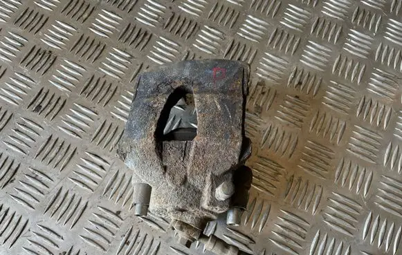 Volkswagen Golf VI Front brake caliper 