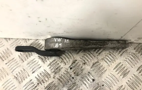 Volkswagen PASSAT B7 Engine mount bracket