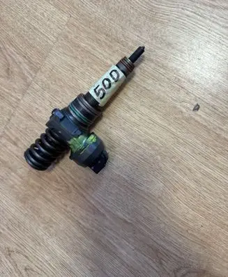 Volkswagen Caddy Fuel injector 038130073BN 0414720313