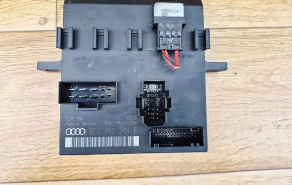 Audi A4 S4 B6 8E 8H Comfort/convenience module 8E0907279E