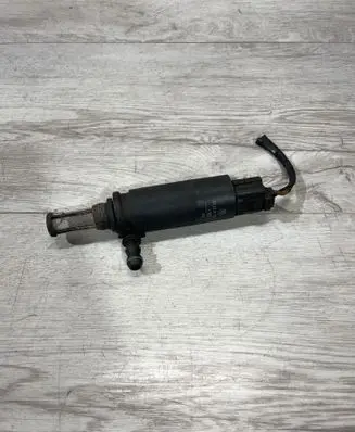 BMW 7 E65 E66 Headlight washer pump 8377613 67128377613