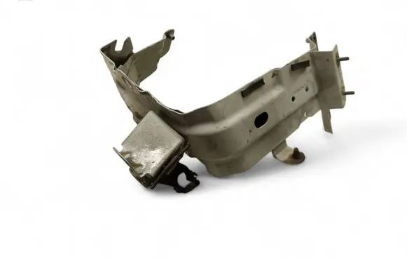 Audi Q7 4M Fender mounting bracket 4M0821131C