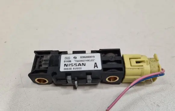 Nissan Primera Airbag deployment crash/impact sensor 98830AV600 0285003019