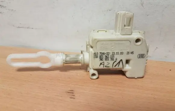 Fuel tank cap lock