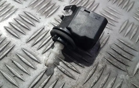Opel Astra H Headlight level adjustment motor 00883000