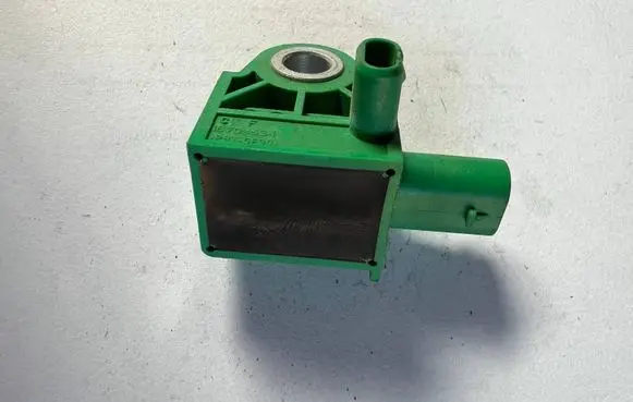 Volkswagen Golf VI Airbag deployment crash/impact sensor 5K0959351 5WK44000