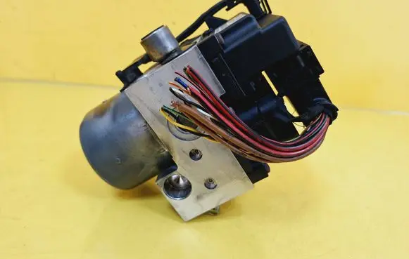 Audi A4 S4 B5 8D ABS Pump 8E0614111 0265216411 0273004132