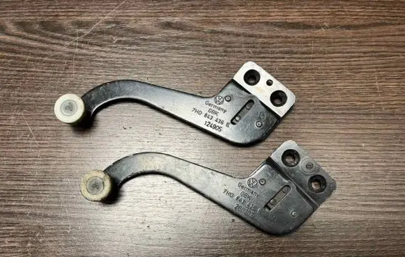 Volkswagen Transporter - Caravelle T5 Sliding door upper roller guide/hinge 7H0843436E 7H0843436