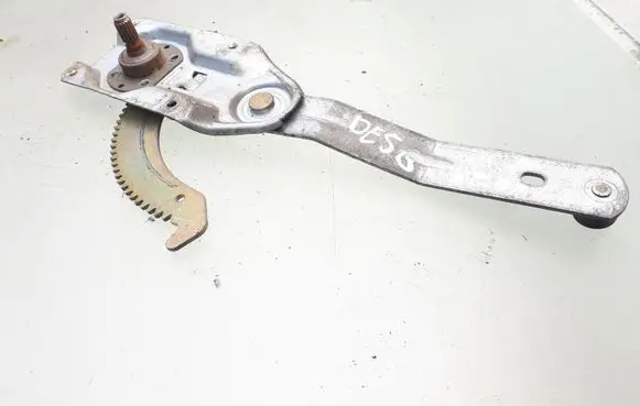 Rear door manual window regulator