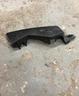 Volkswagen PASSAT B6 Front bumper mounting bracket 3C0807723