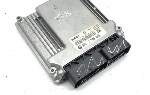 BMW 5 E60 E61 Engine control unit/module 7799856 1039S11317 0281012707