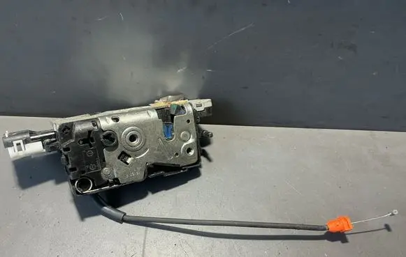 Citroen C4 I Picasso Rear door lock 24099816