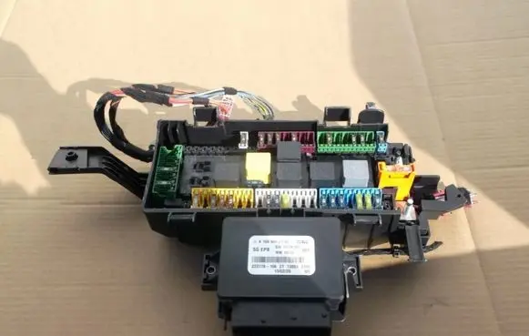 Mercedes-Benz B W246 W242 SAM control unit A1669002700 1669002700