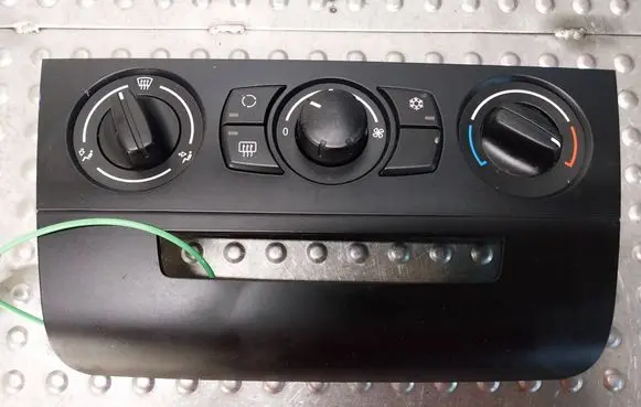 BMW 1 E81 E87 Climate control unit 9216022