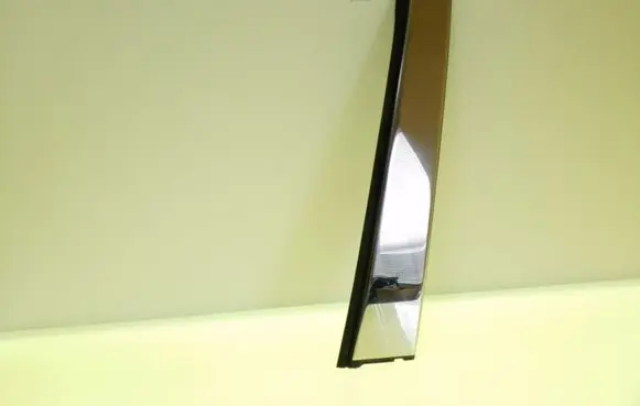 Toyota Camry Front door glass trim molding 102561