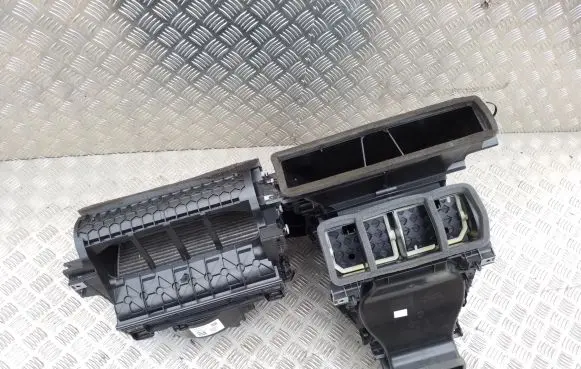 Volvo XC40 Interior heater climate box assembly housing 32226979 200819