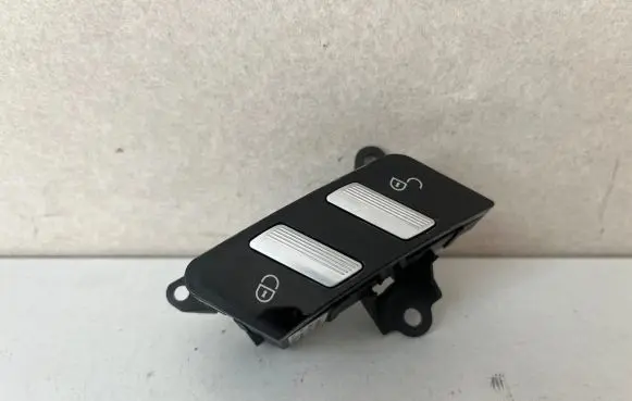 Mercedes-Benz S W221 Central locking switch button A2218213151 10122712 STV82174