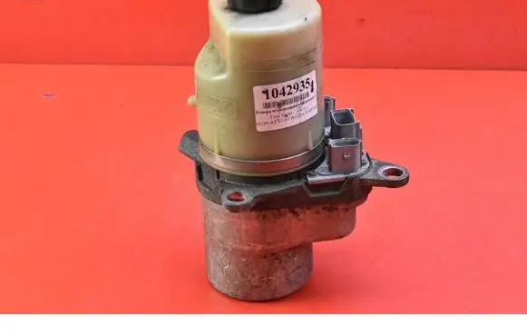 Ford Focus C-MAX Power steering pump 4M513K514CC