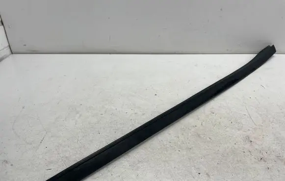 Mercedes-Benz R W251 Windshield trim A2516905062