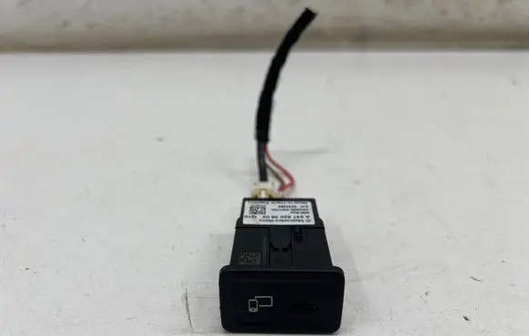 Mercedes-Benz GLA H247 USB socket connector A2478203802