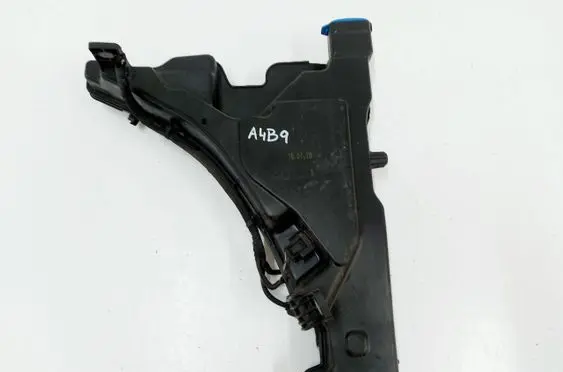 Audi A4 S4 B9 Windshield washer fluid reservoir/tank 8W0955451L