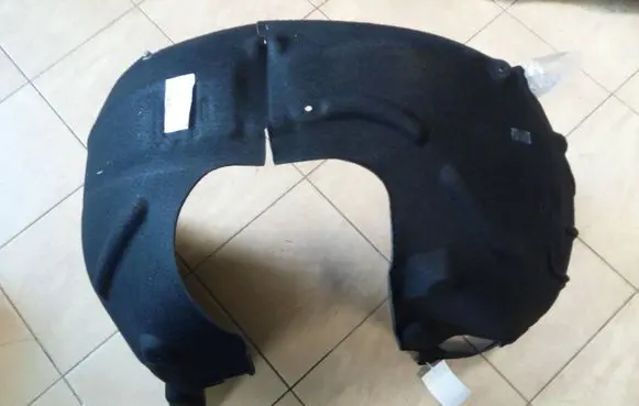 Front wheel arch liner splash guards