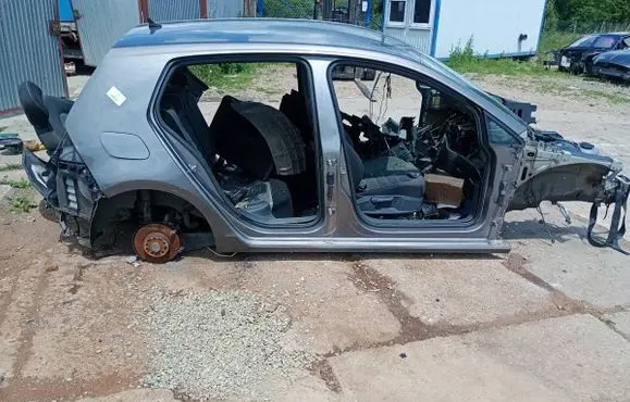 Volkswagen Golf VII Front quarter panel