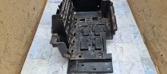 Battery box tray