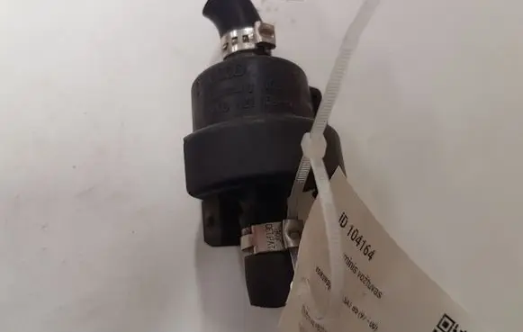 Volkswagen PASSAT B5 Vacuum valve 058133459