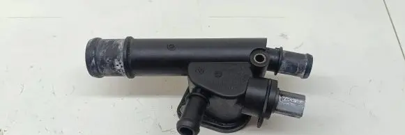 Volkswagen Touran I Engine coolant pipe/hose 038121132D 66GF30