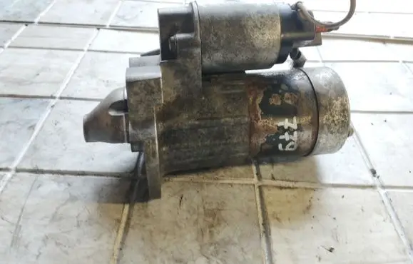 Renault Megane II Starter motor 8200584675A M000T87881