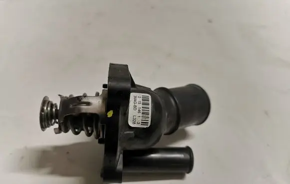 Ford Fusion II Thermostat 3M4GBD