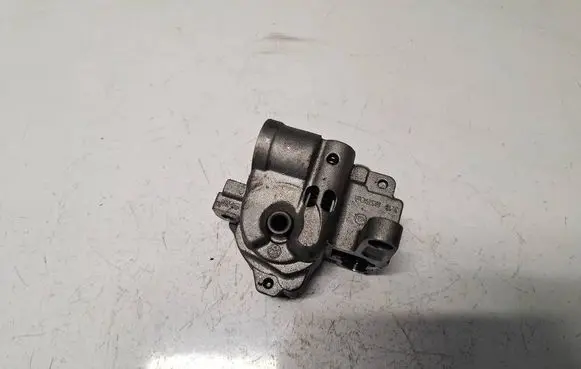 Audi A4 S4 B7 8E 8H Oil pump 03G115105C