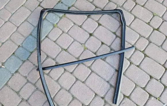 Renault Zoe Rubber seal rear door 823304181R-