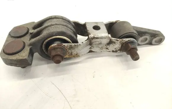 Volvo V70 Engine mount bracket 62431042