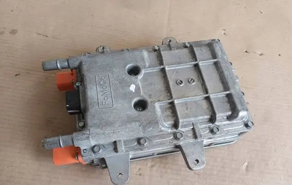 Ford Explorer Voltage converter inverter L1M810C785AG L1M810B689YD