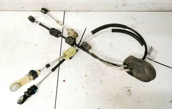 Opel Insignia A Gear shift cable linkage 55560992