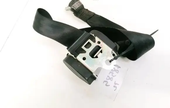 Middle seatbelt (rear)